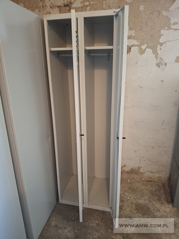 Sprzęt kwaterunkowy - pakiet zawierający 28 poz. asort. (wg oddzielnego wykazu), w tym m.in.: szafy na odzież metalowe, łóżka koszarowe, regały magazynowe metalowe itp. 